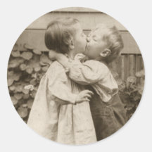 Vintage Liebe Romance, küssende Kinder, erster Kus Runder Sticker