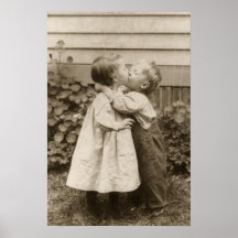 Vintage Liebe Romance, küssende Kinder, erster Kus Posterdrucke