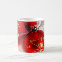 Weihnachtsbecher-Verzierungen und Geschenke im Sch Tasse