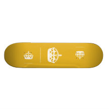 Weiß behält ruhige Krone auf Goldhintergrund Skateboarddeck
