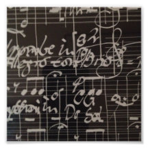 weiße Musikanmerkung auf schwarzem Hintergrund Photo