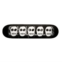 Weißer und schwarzer Schädel. Ursprünglich Personalisierte Skateboarddecks