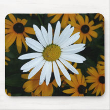 Weißes Gänseblümchen und Blackeyed Susans Mousepad