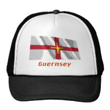 Wellenartig bewegende Flagge Guernseys mit Namen Truckerkappe