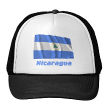 Wellenartig bewegende Flagge Nicaraguas mit Namen Kultmütze