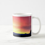 Windmühlen-Silhouette mit Bergen, Skagit Tal, Tee Tasse