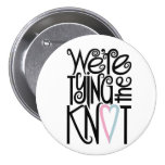 Wir binden den Knoten-Knopf Anstecknadelbuttons