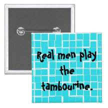 Wirkliche Männer spielen den Tambourineknopf Buttons