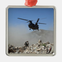 Wolken des Staubes oben getreten durch die Rotorwä Weinachtsornamente