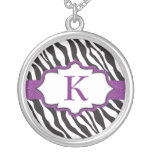 Zebra-Monogramm-lila Band-Halskette