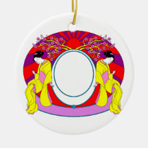 Zwei asiatische Damen mit dem Sonne-Grafikdesign b Ornamente