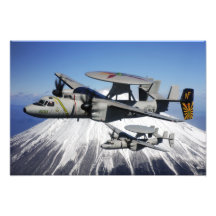 Zwei E-2C Hawkeyes Führung ein Flyby Foto Drucke