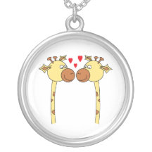 Zwei Giraffen mit roten Liebe-Herzen. Cartoon Halsketten