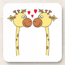 Zwei Giraffen mit roten Liebe-Herzen. Cartoon Untersetzer