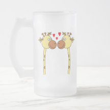 Zwei Giraffen mit roten Liebe-Herzen. Cartoon Kaffeetasse