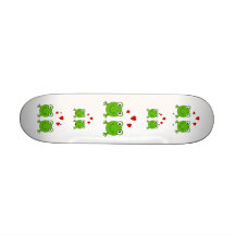 Zwei grüne Frösche mit roten Herzen Skateboard Brett