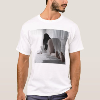 アオザイを着たモモ T-Shirt