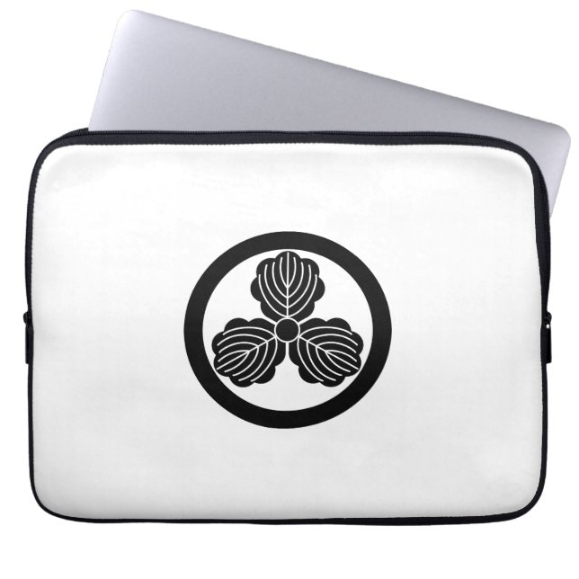 丸 に 三 つ 柏 LAPTOPSCHUTZHÜLLE (Vorderseite)