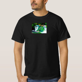 山上の渓流 T-Shirt