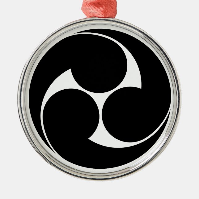 左 三 巴 (地 き) SILBERNES ORNAMENT (Vorne)