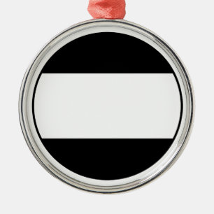 新 田 一 つ き 引 ORNAMENT AUS METALL