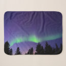 Suche nach aurora borealis decken Wald