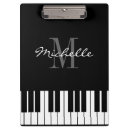 Suche nach schlüssel und schlüssel klemmbrett Musik