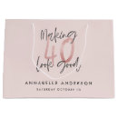 Suche nach geschenktüten Drehbuch