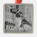 Suche nach kaukasische ethnie ornamente In voller länge