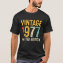 Suche nach 45 jahre alt tshirts Präsentieren