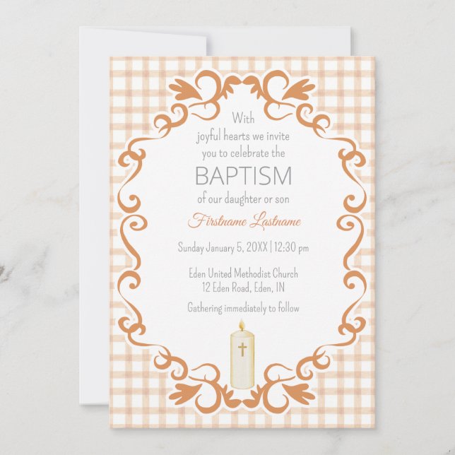 014 Latte Tan Scroll Gingham Cross Candle Baptism Einladung (Vorderseite)