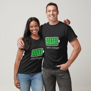 100 % aufgeladen und 2 % Batteriearmpaar T-Shirt