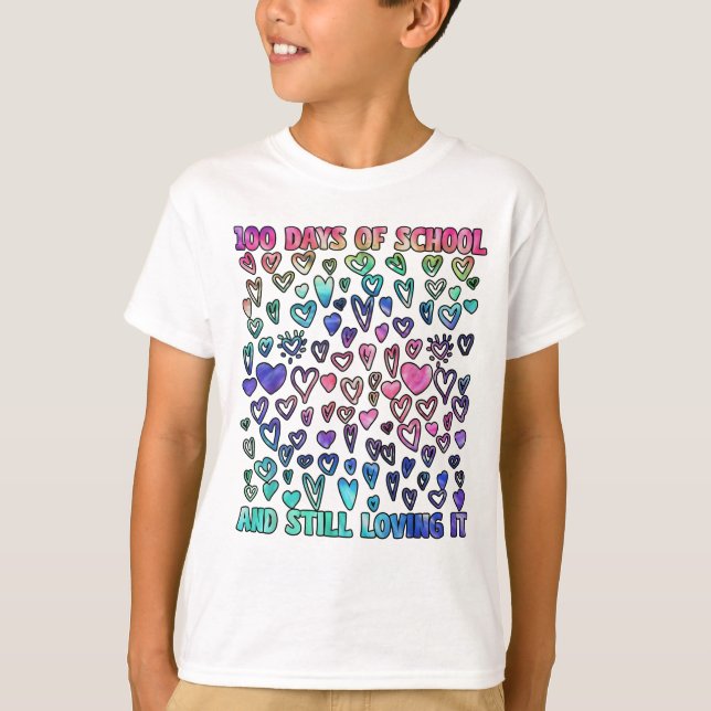 100 Days of School And Still Loving It hearts T-Shirt (Vorderseite)