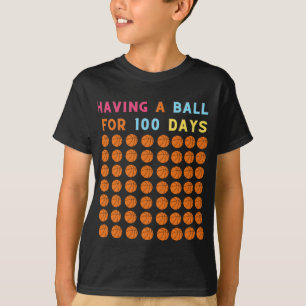 100. Schulfest mit einem Ball für 100 T-Shirt
