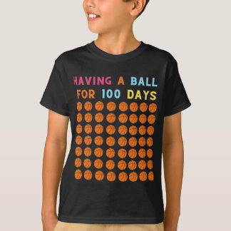 100. Schulfest mit einem Ball für 100 T-Shirt
