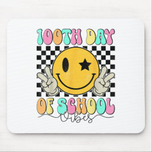 100. Tag der Schule Vibes Niedlich Lächeln Gesicht Mousepad