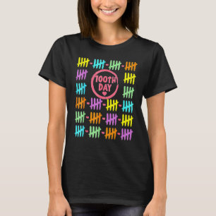 100. Tag Rainbow Lines Tally markiert 100 Tage nac T-Shirt