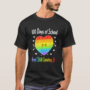100 Tage und immer noch lieben es Regenbogen Fidge T-Shirt