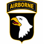 101. Im Flugzeug Abteilung Militärveteran Freistehende Fotoskulptur<br><div class="desc">Insignien der 101. Im Flugzeug Division. Die 101. Im Flugzeug Division ist eine spezialisierte modulare Lichtinfanterie-Abteilung der Armee,  die für Luftangriffsoperationen ausgebildet ist.</div>