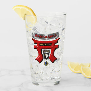 101. Im Flugzeug Division Rakkasans Glas