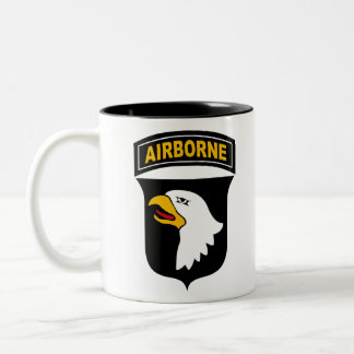 101. Im Flugzeug Division Zweifarbige Tasse
