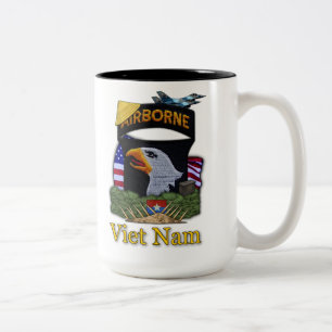 101st ABN im Flugzeug Zweifarbige Tasse