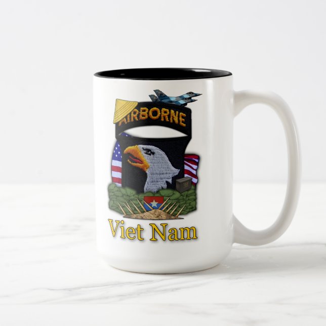 101st ABN im Flugzeug Zweifarbige Tasse (Rechts)