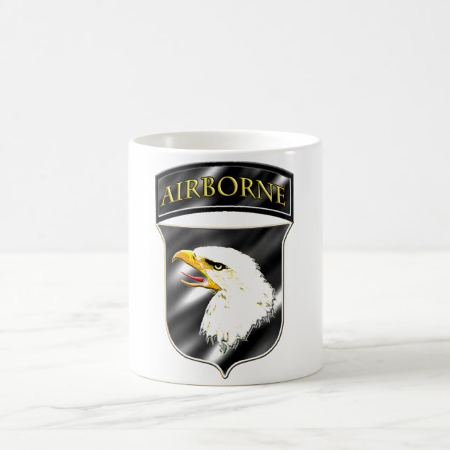101st Im Flugzeug Abteilung Tasse (Mittel)