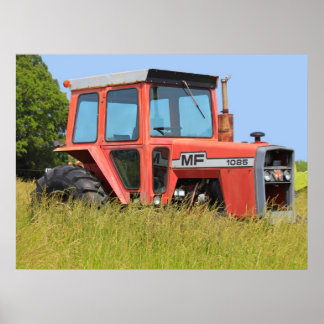1085 Massey Ferguson Parkplatz auf einem Feld Poster