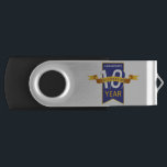10. USB STICK<br><div class="desc">10-Jubiläum DesignErstellt von Illustrator, Designer Edward Eksi für Ihre Jubiläumsbedürfnisse.</div>