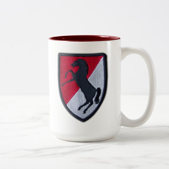 11. ACR gepanzerte Kavallerie Regiment Fort Meade Zweifarbige Tasse (Rechts)