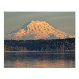 11X14 Rainier und Case Inlet bei Dämmerung Fotodruck