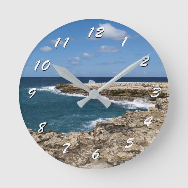 12 Number Choices to Choose-Antigua Coastlin-Clock Runde Wanduhr (Vorderseite)