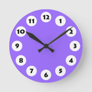 12 Spots - Black with White on Purple Runde Wanduhr